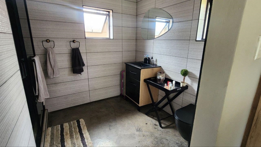 5 Bedroom Property for Sale in Safari Gardens North West